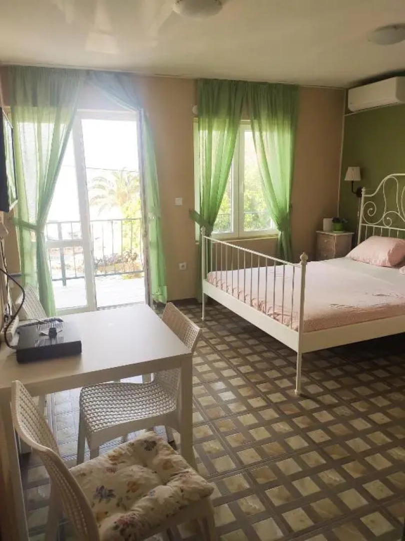 Studio Apartments Krasici