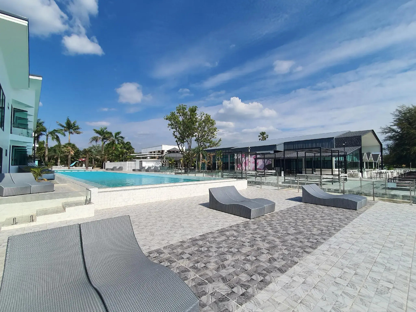 Rattana Pura Beach Resort