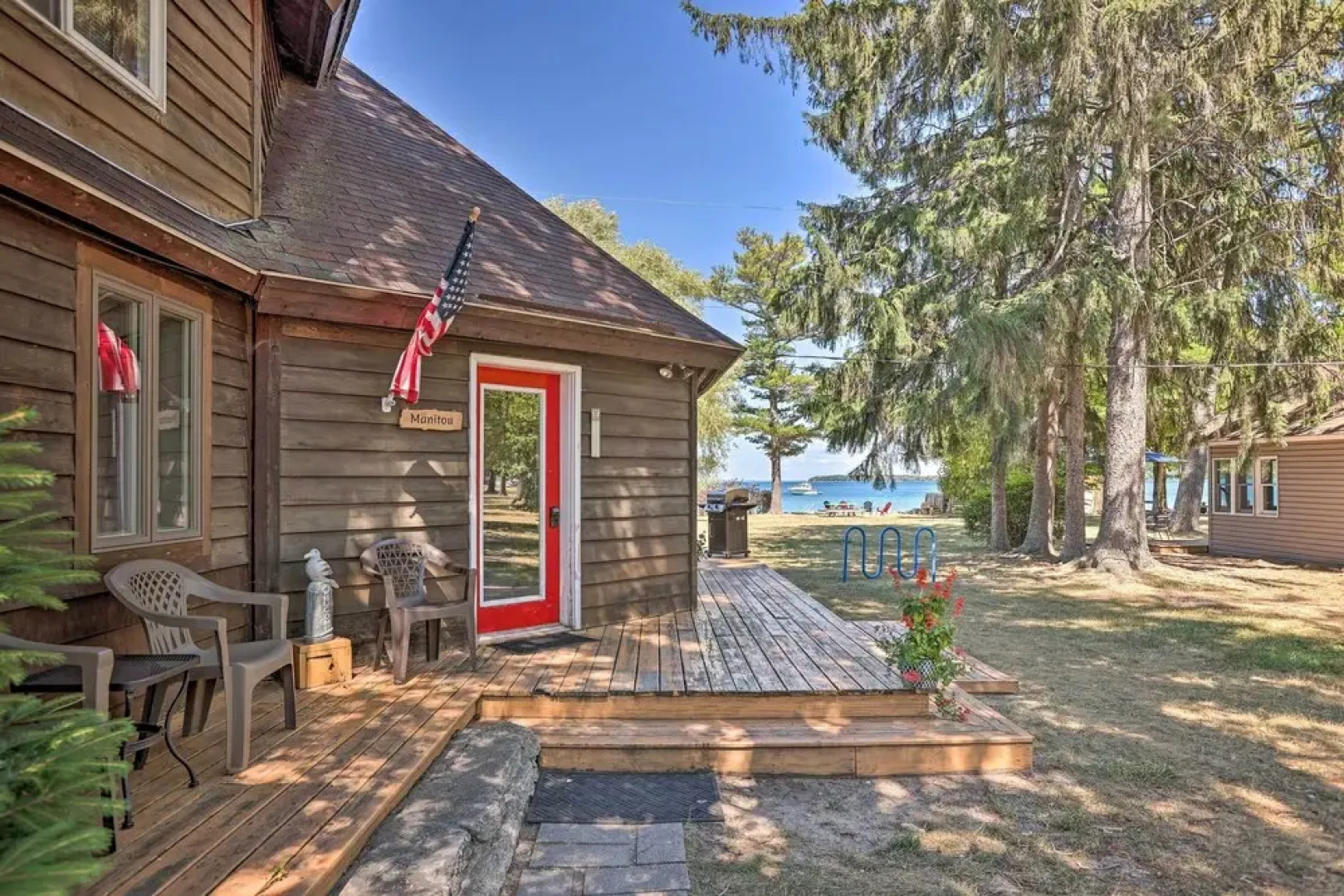 Lakefront 'manitou Cottage' < 1 Mi to Downtown!