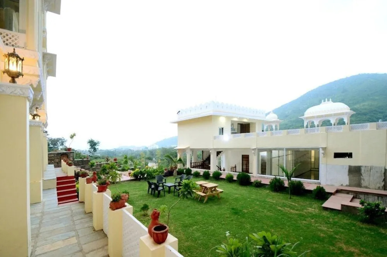 Golden Hands - Palace Raj Kumbha