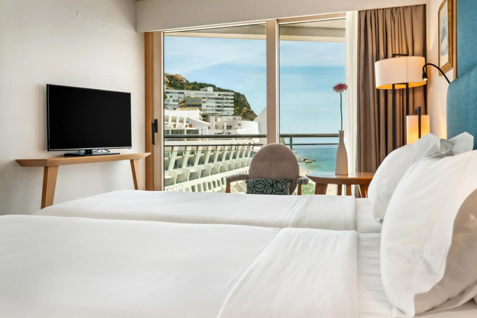 Sesimbra Oceanfront Hotel