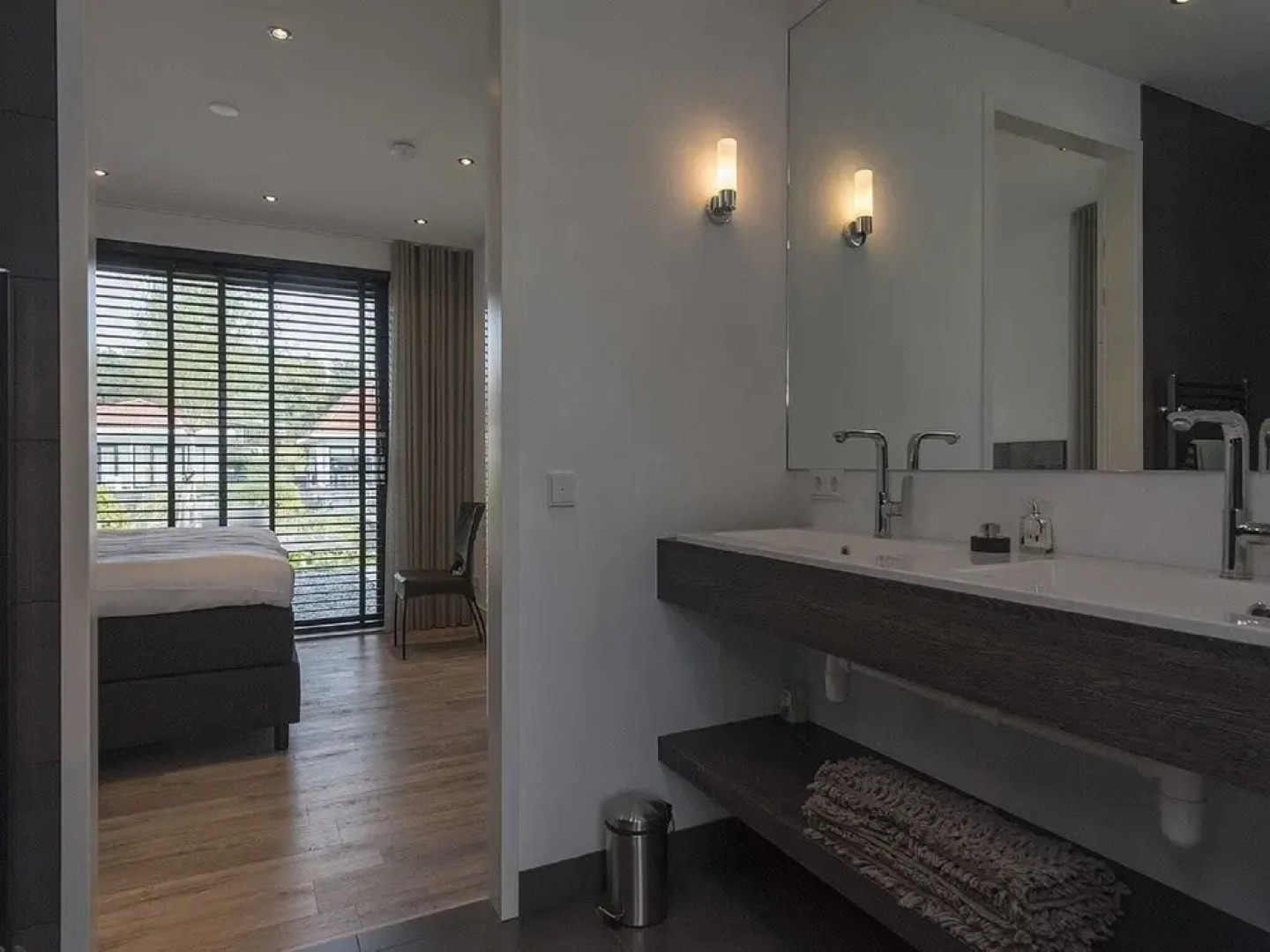 Luxury Villa With Private Jetty in Quiet Park