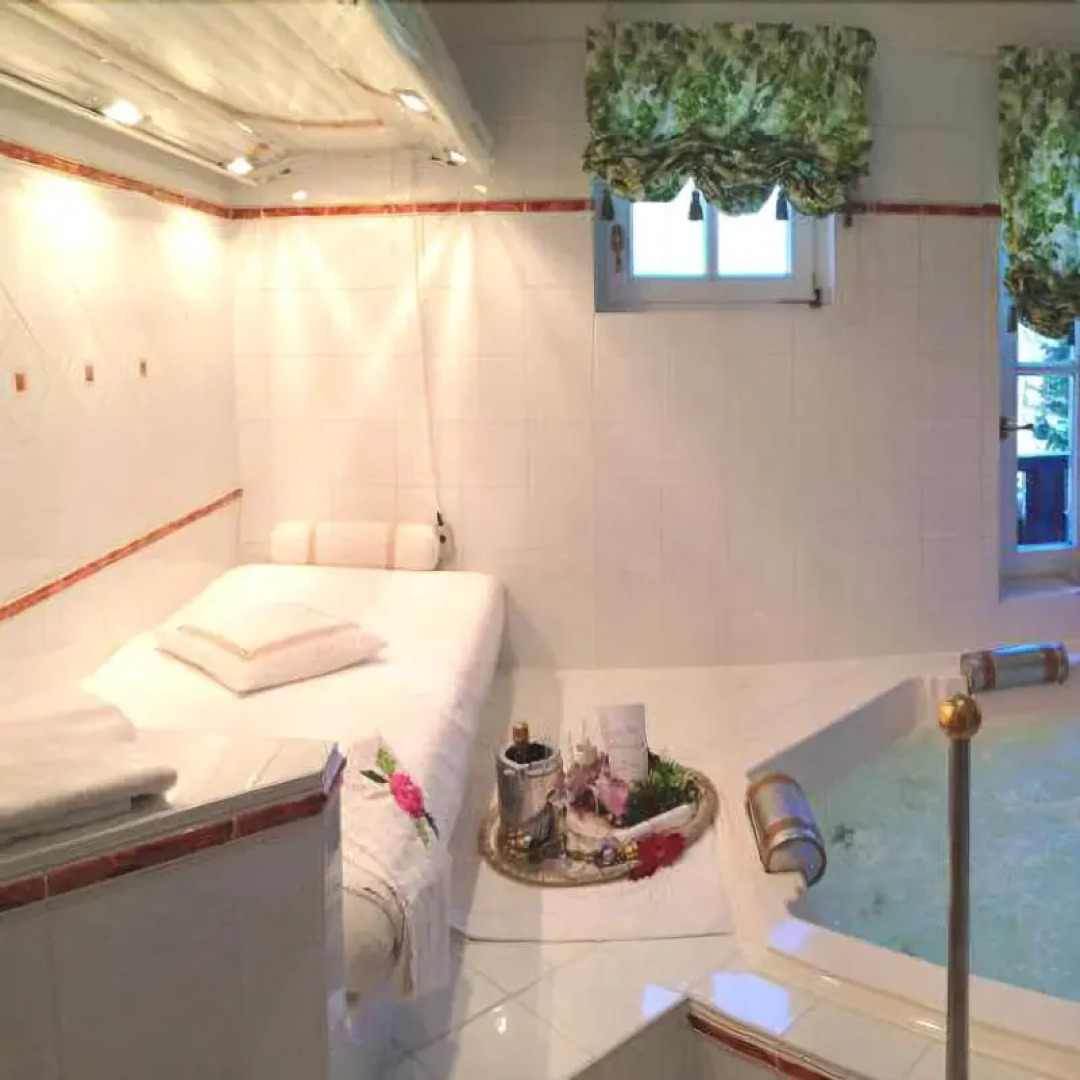 Dietrichsteinerhof Apartments & Rooms