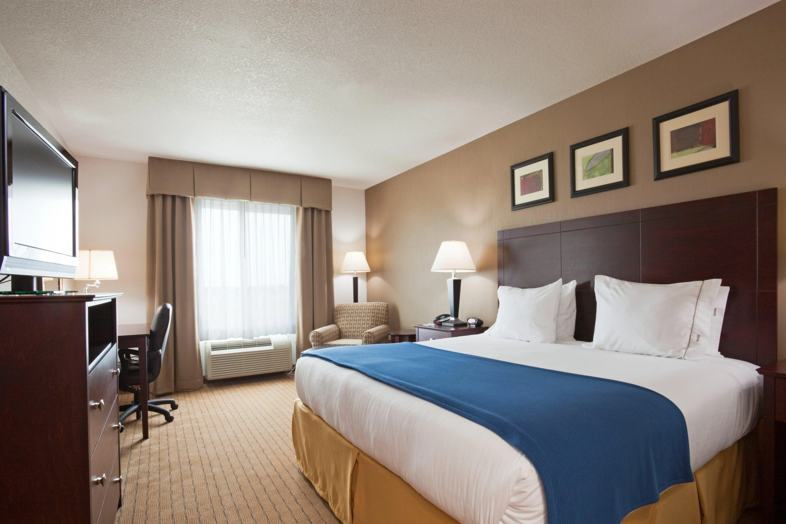 Holiday Inn Express & Suites Antigo by IHG