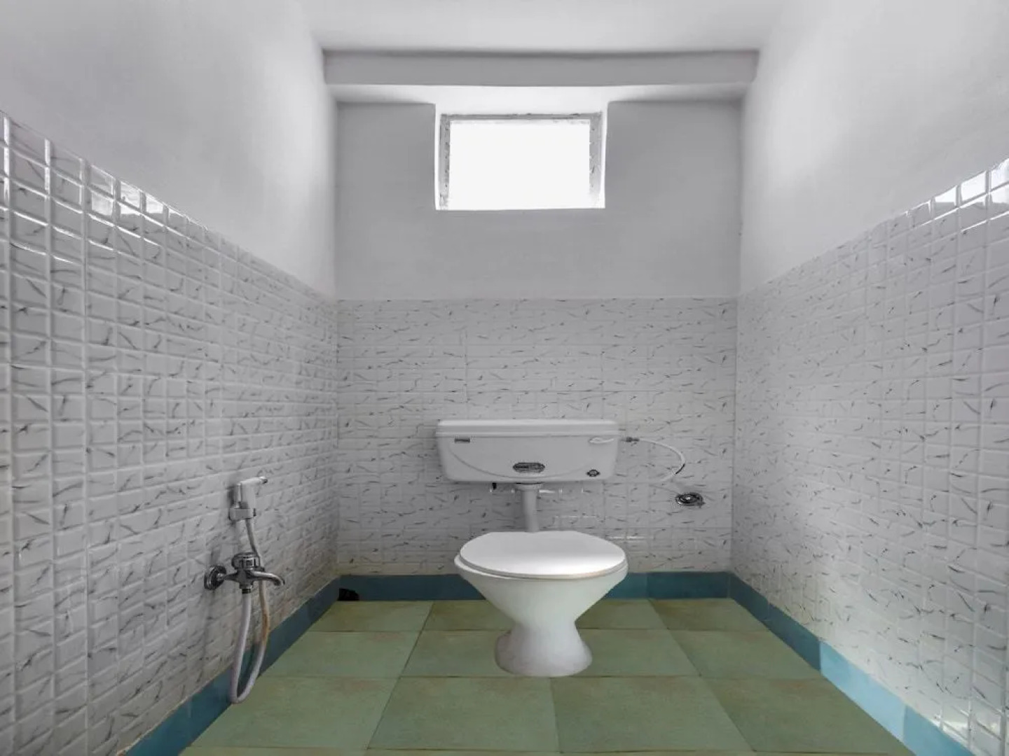 Spot on 46657 Sharav Chandra'S Hotel