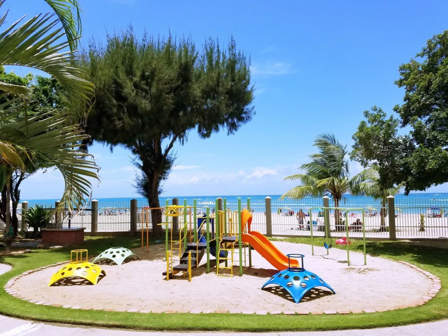 Beachfront Coral Beach Condo 305