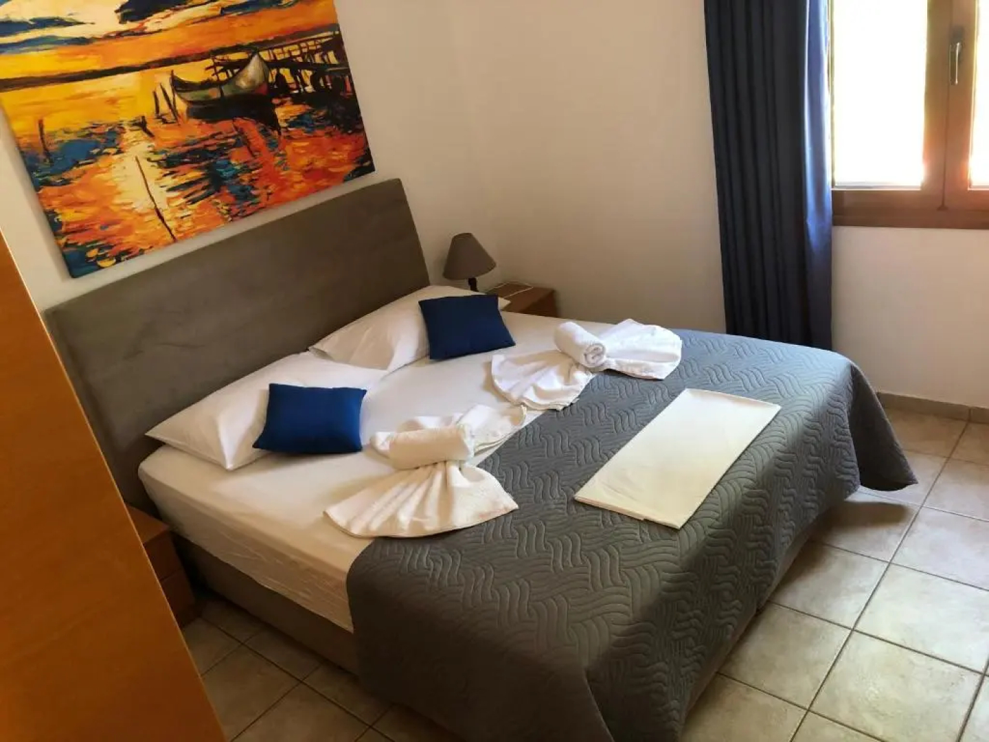 Vrisi Apartments & Villa