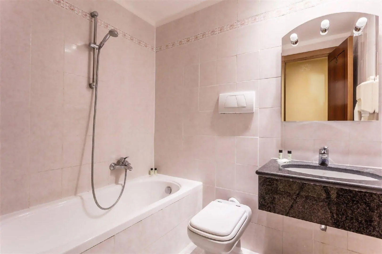 Raeli Hotel Noto