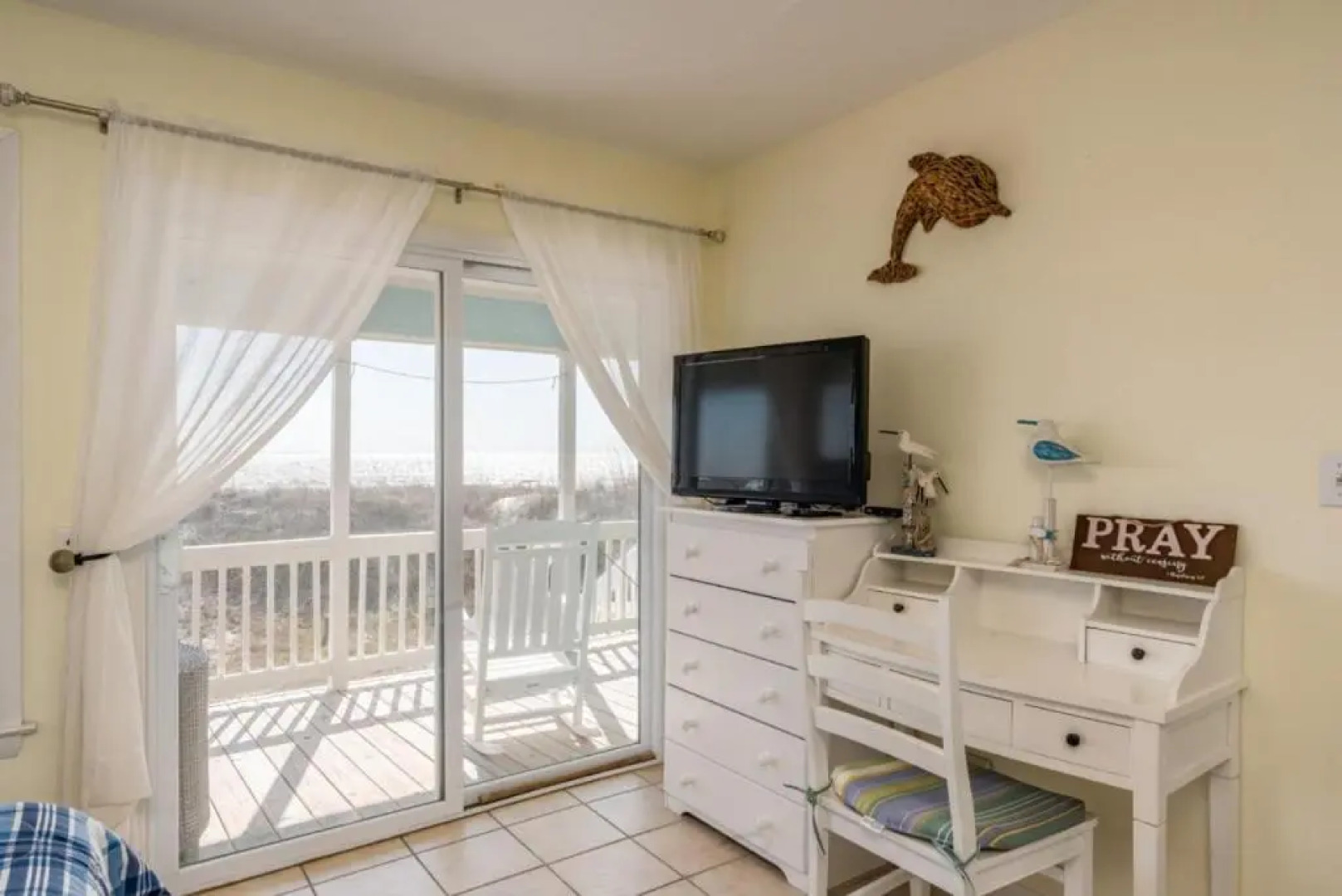 Mead Us At The Pier by Oak Island Accommodations