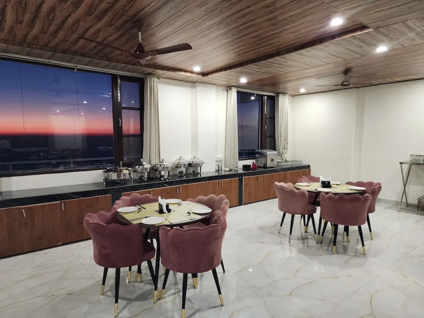 Him Hilton Luxury Hotel