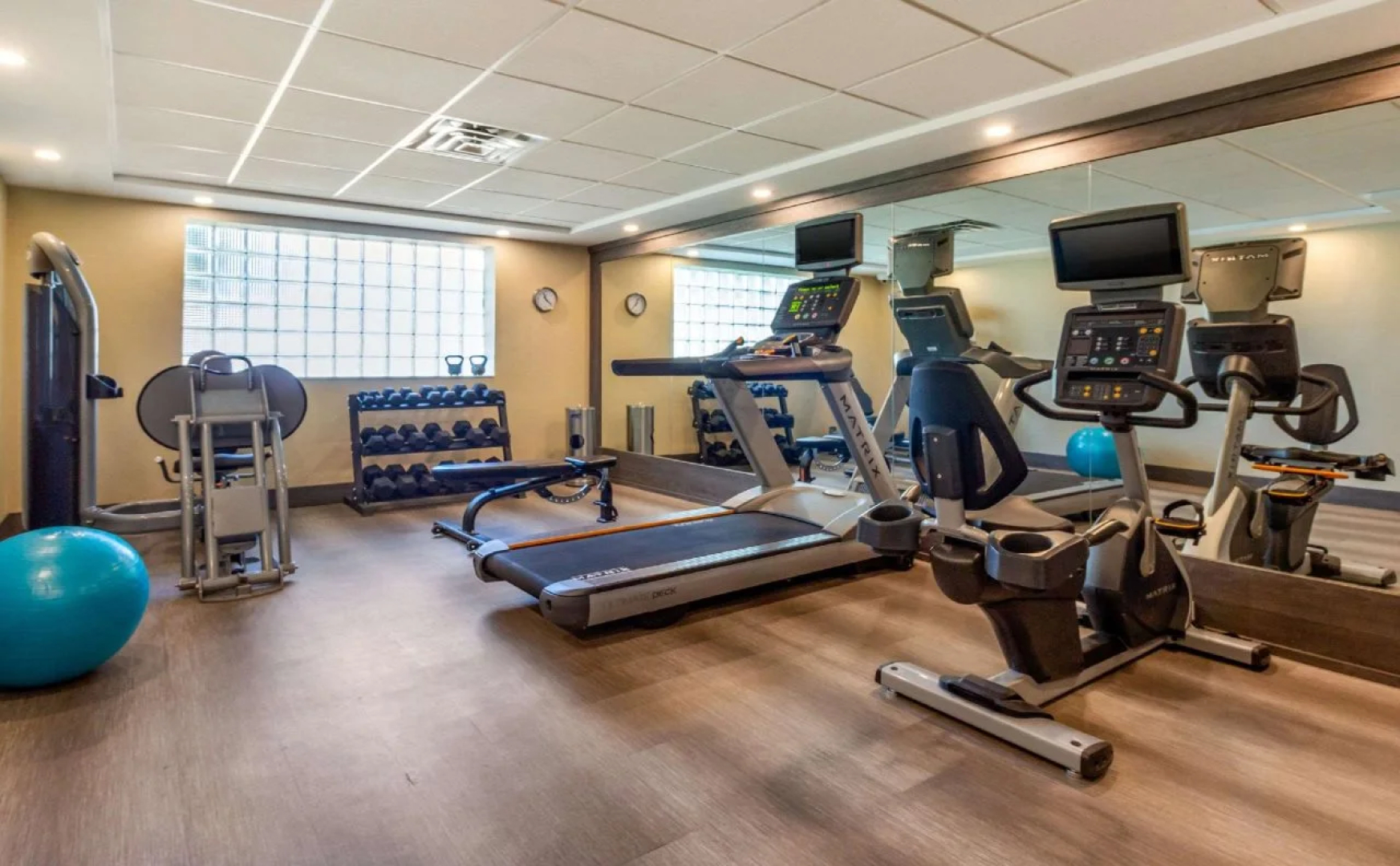Comfort Suites Downtown Windsor