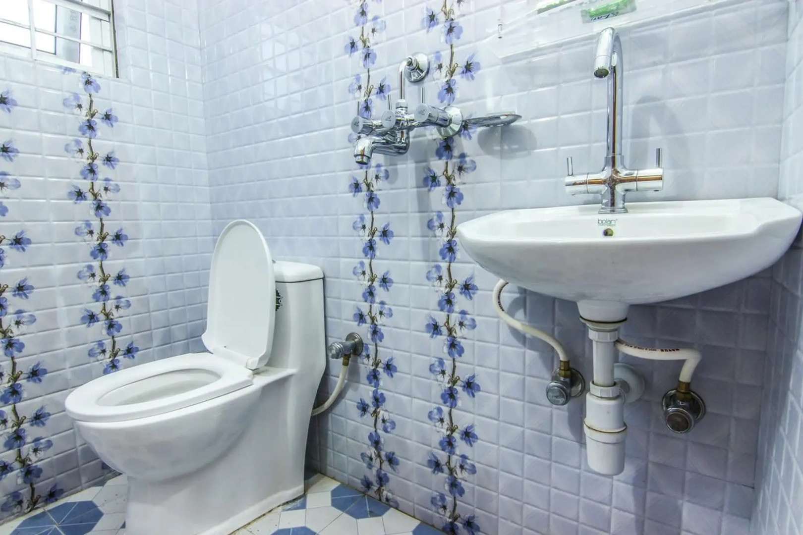 Hotel Middle Path and Spa