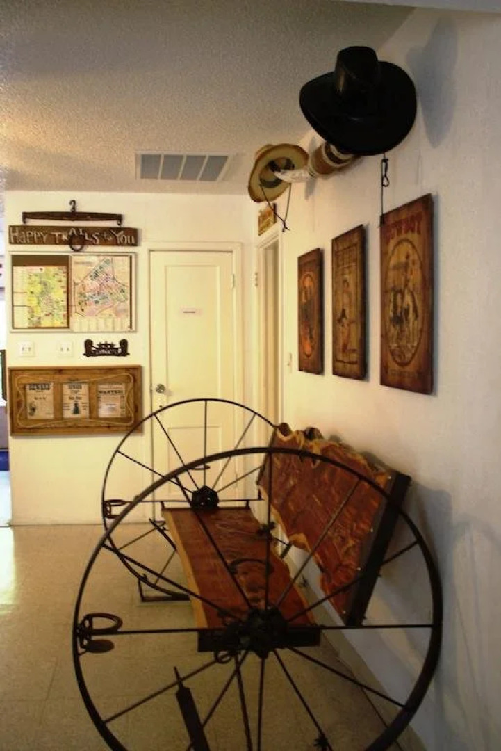 The Wild Wild West Dallas Irving Backpackers GuestHouse