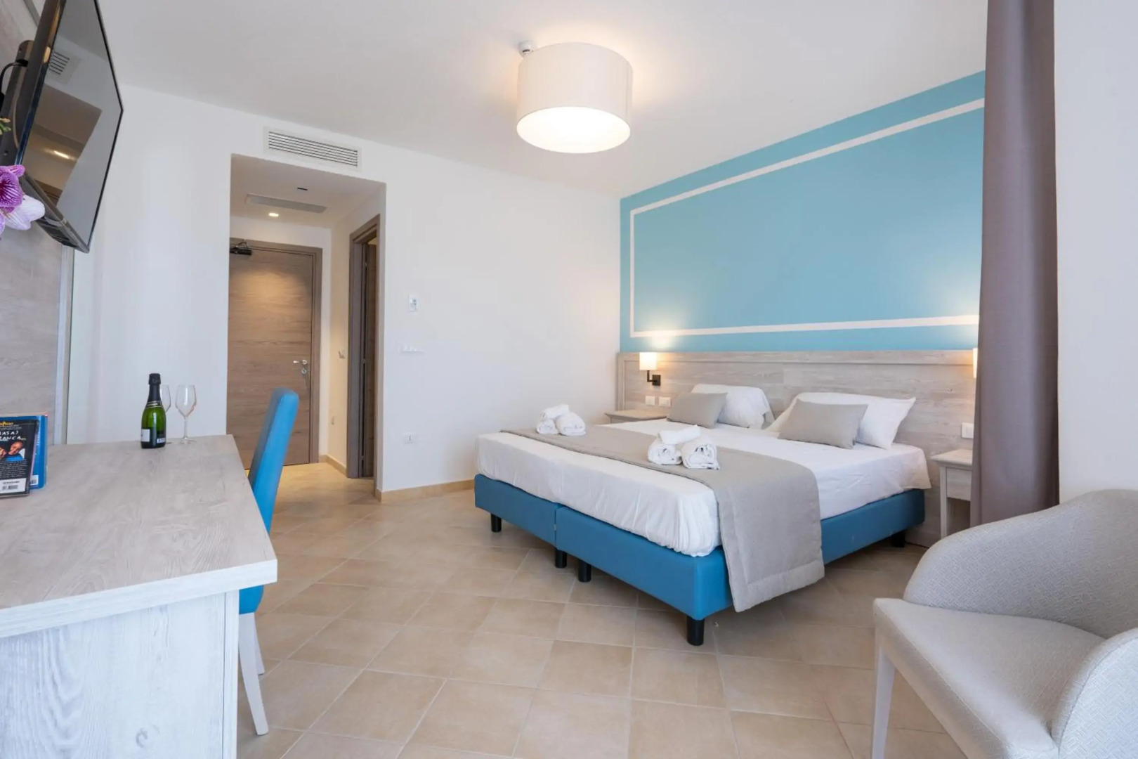 Отель Red Sun Village