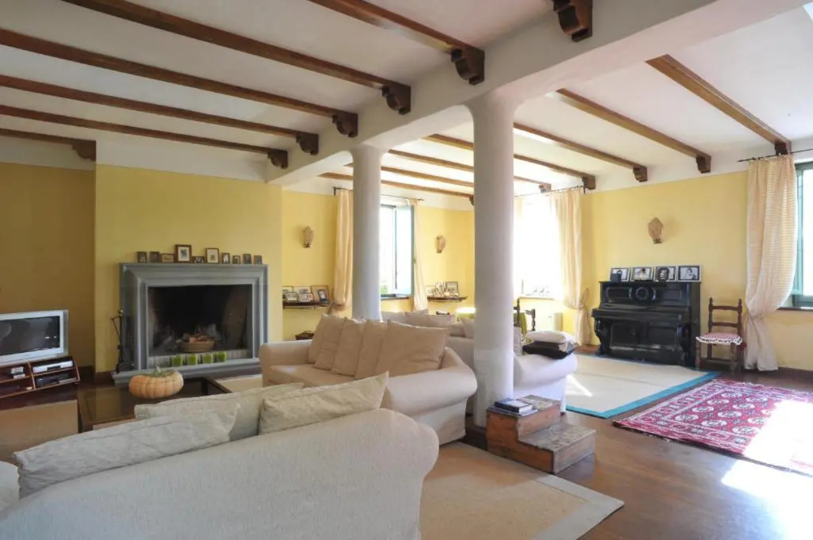 Villa Augusta Sleeps 14 Exclusive Pool