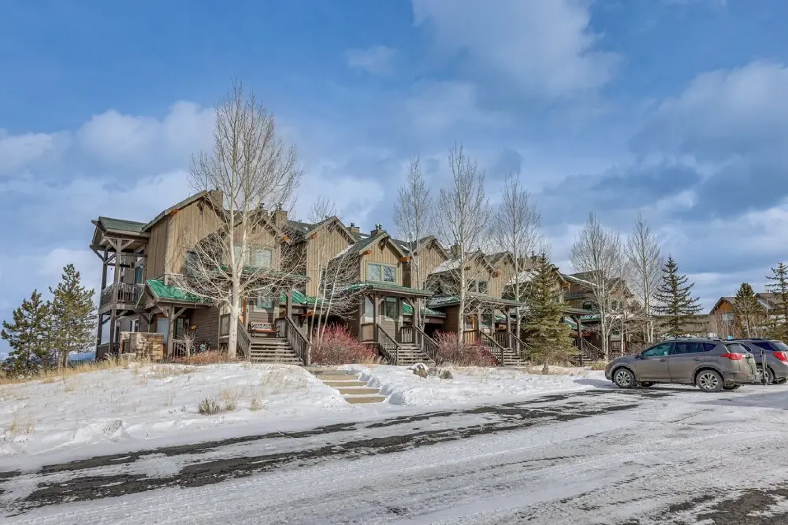 Ski-in/ski-out Granby Ranch Condo w/ Pool Access
