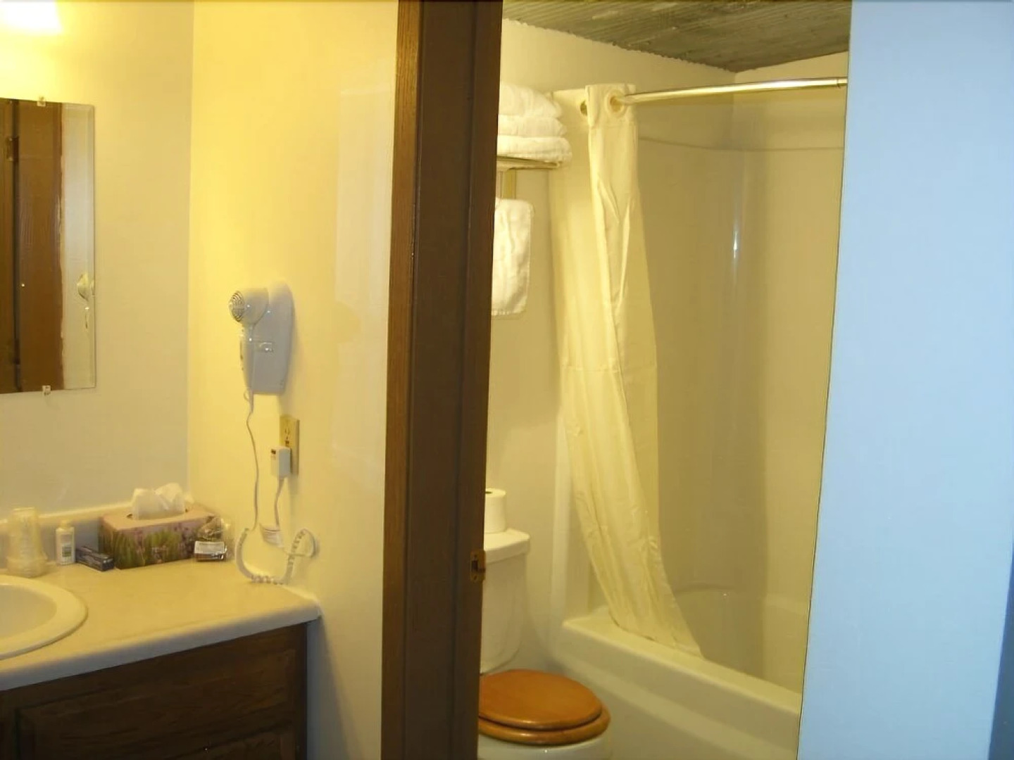 Country Cabins Motel