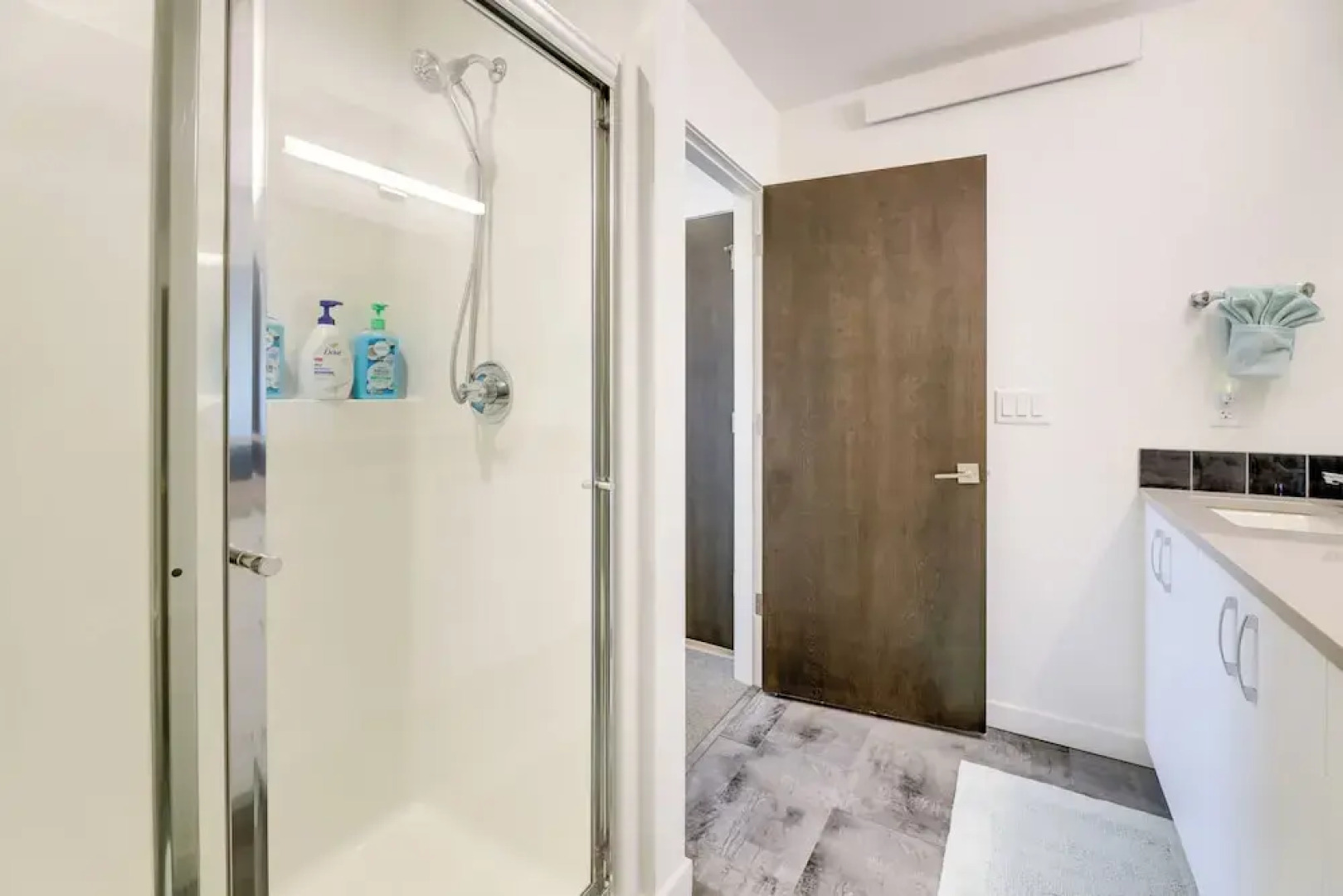 Scenic Depoe Bay Townhome w/ Deck < 1 Mi to Parks!