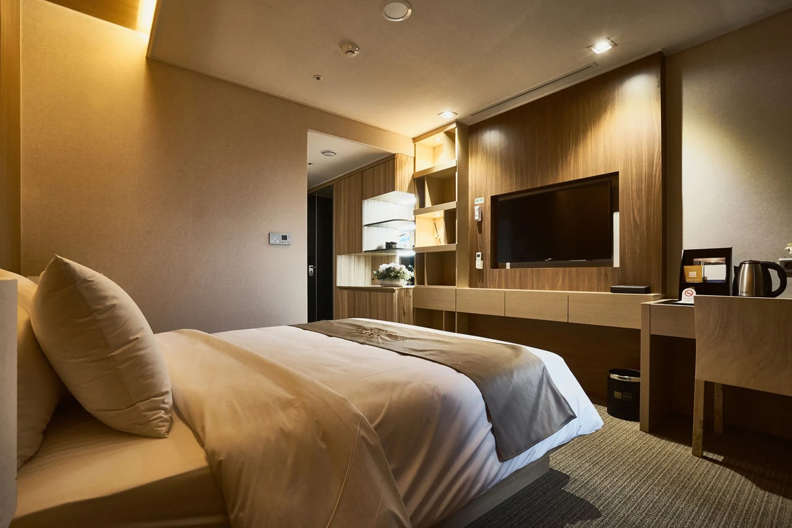 Royal Emporium Incheon Airport Hotel