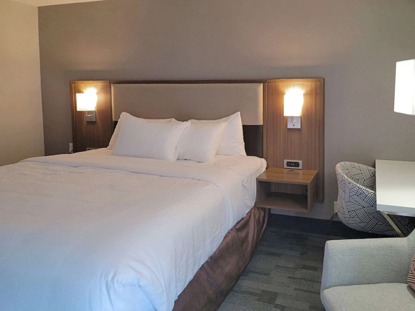 Quality Inn & Suites Outlet Village