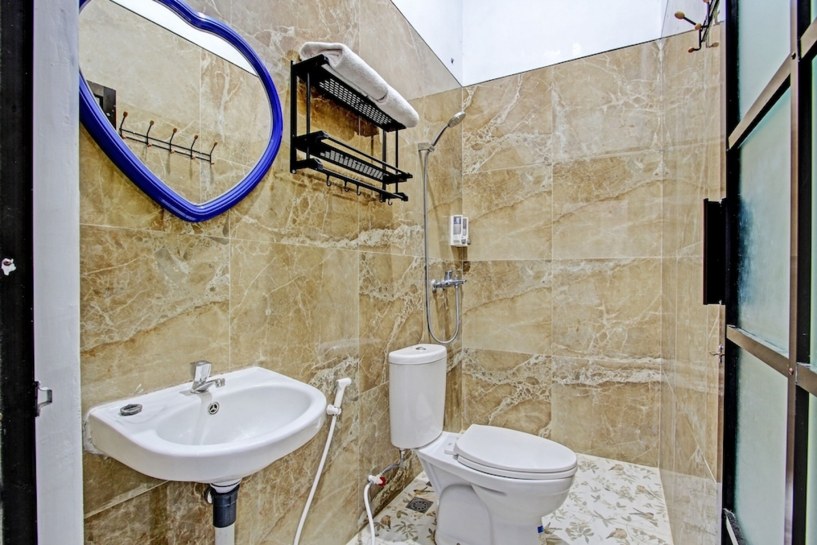 Capital O 92895 House N Caffe 55