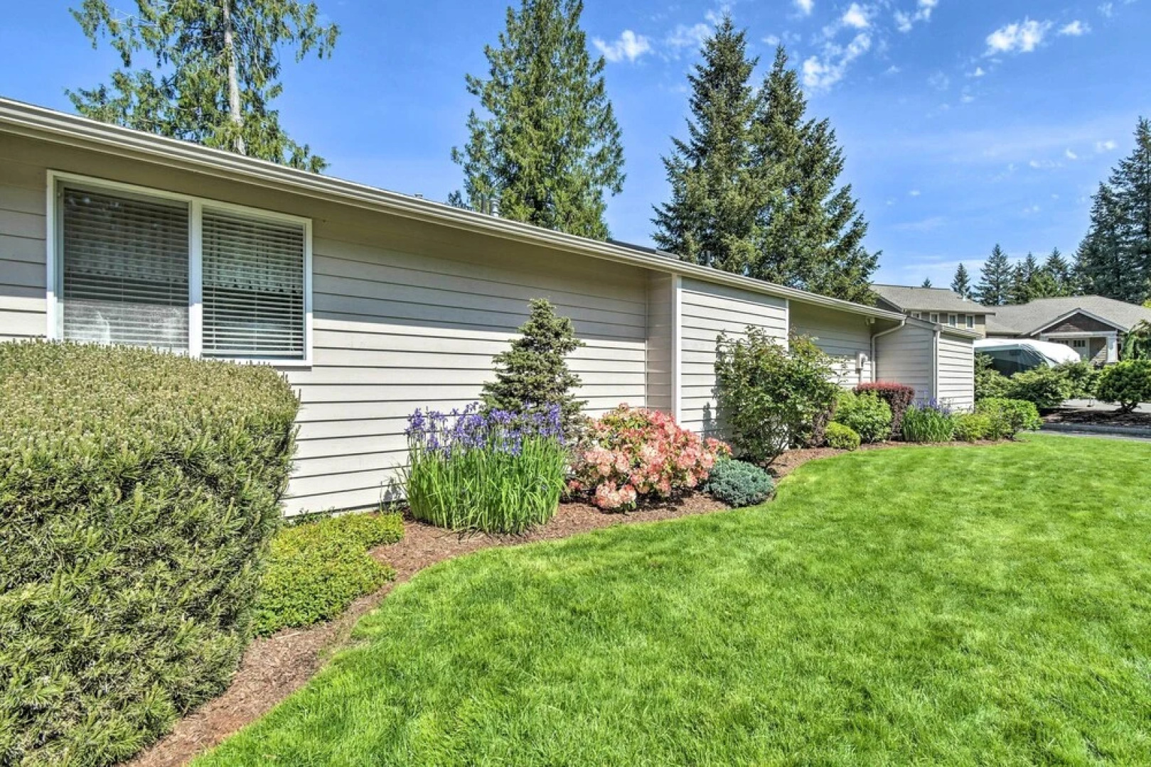 Spacious Family Home on Golf Course: Hike & Bike!