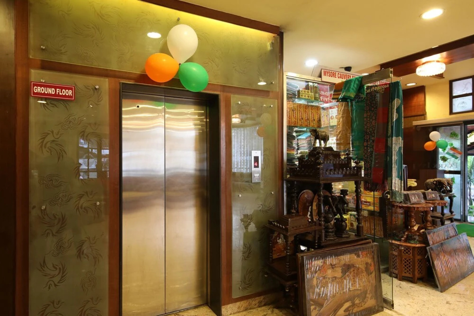 Capital O 18260 Hotel Crystal Park Inn