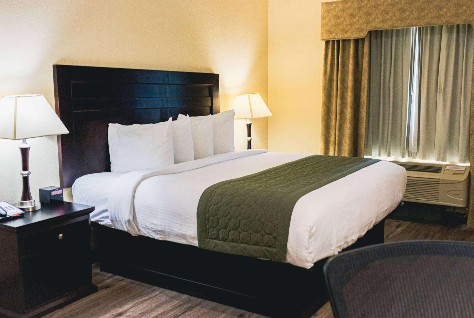 Grander Inn & Suites