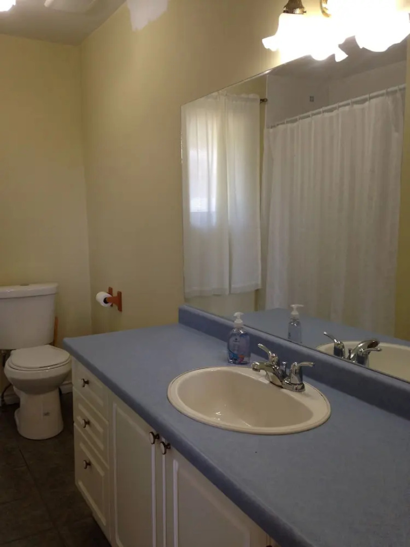 Warbler's Roost Country Inn B&B