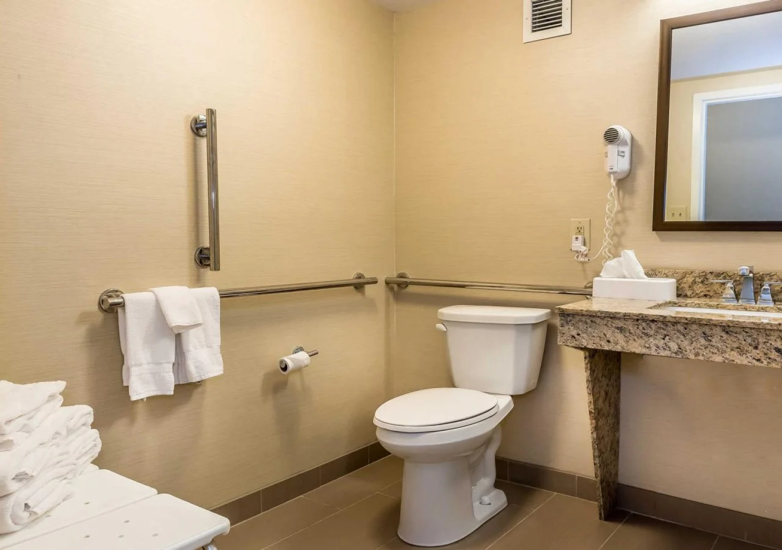 Comfort Inn & Suites Piqua-Near Troy-I75