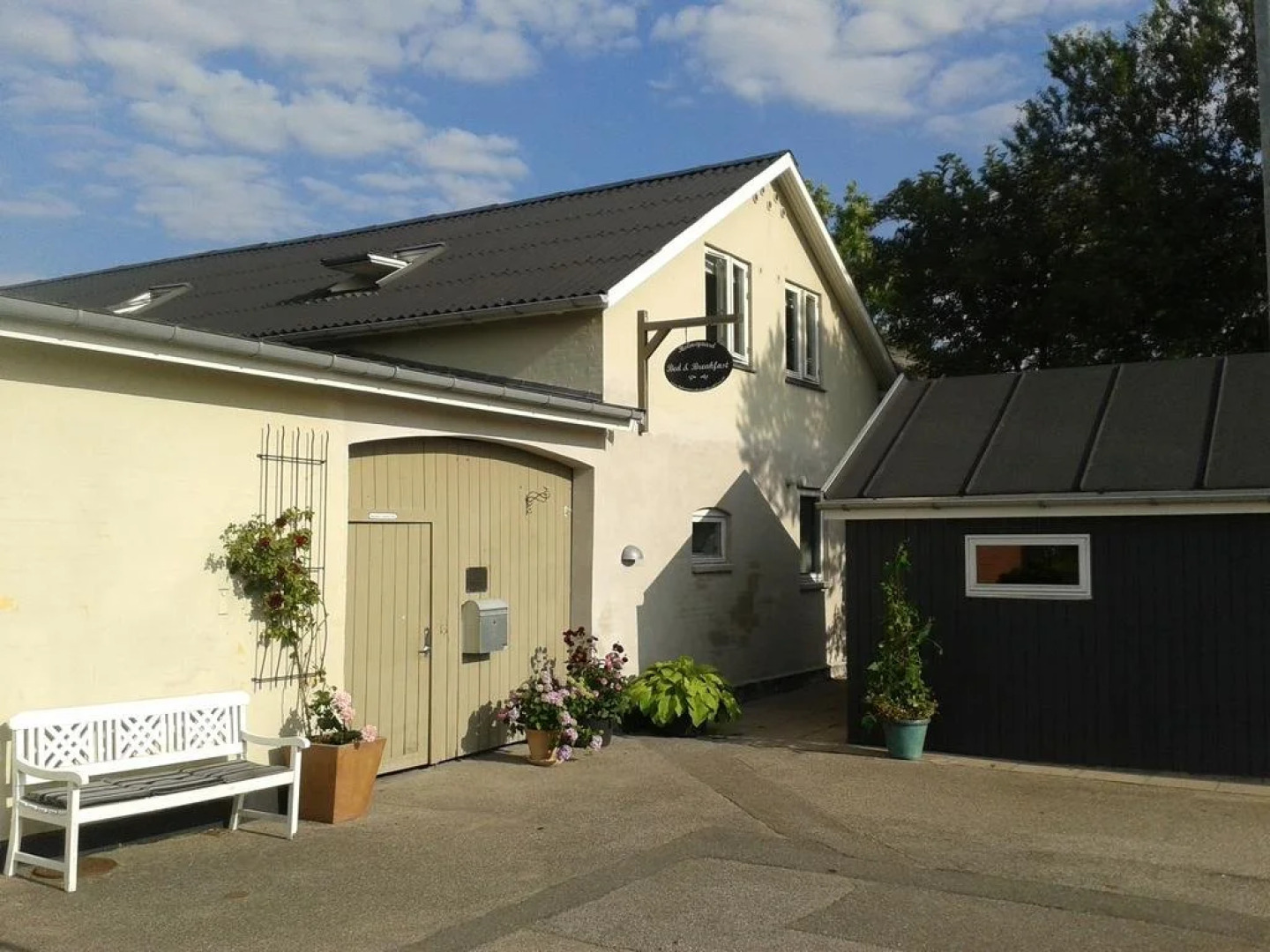 Holmegaard Bed & Breakfast