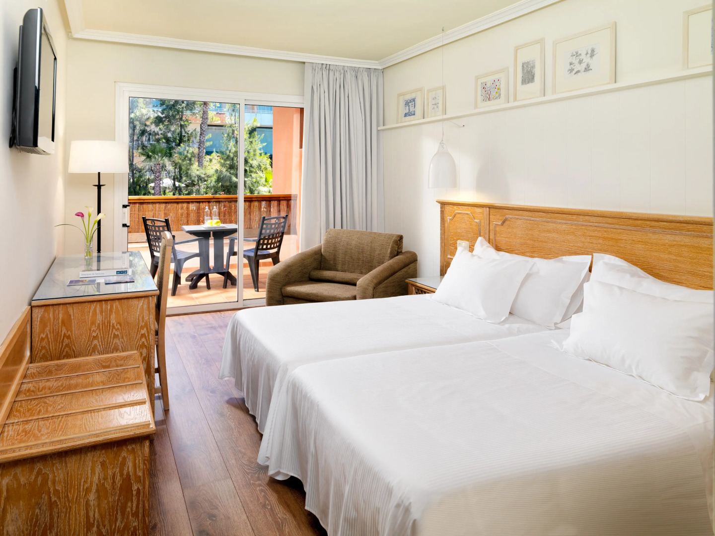 H10 Mediterranean Village