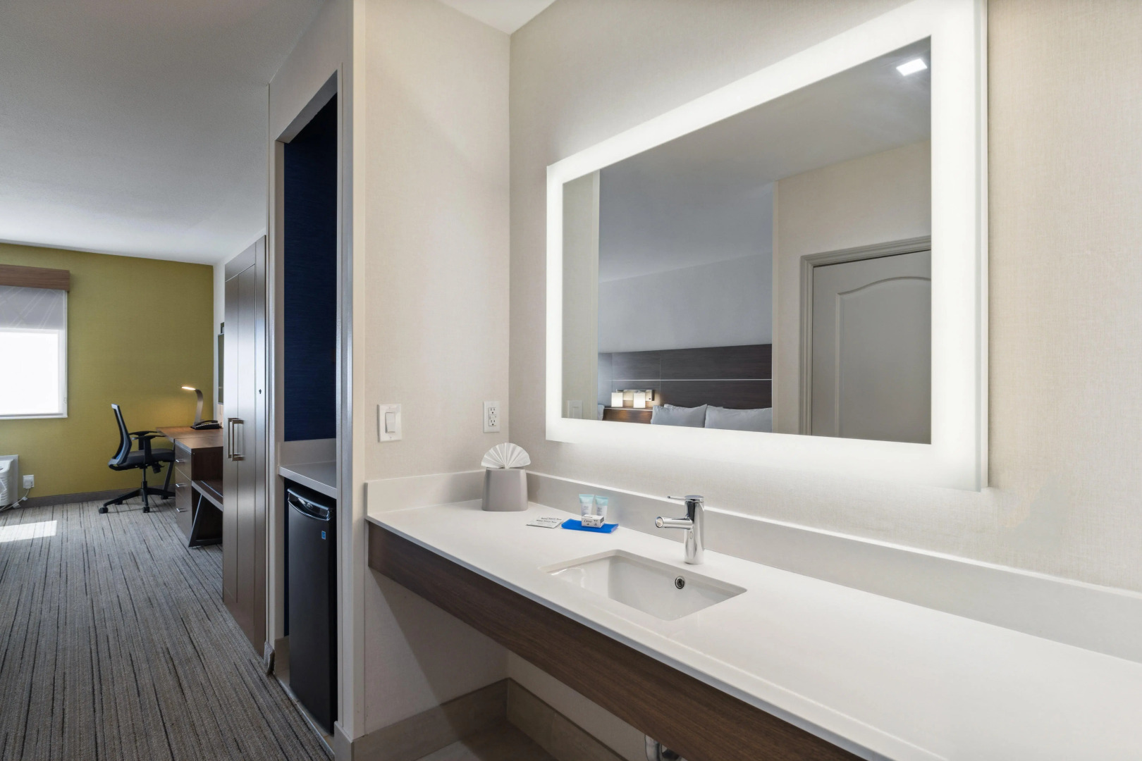 Holiday Inn Express & Suites Mountain View Silicon Valley by IHG