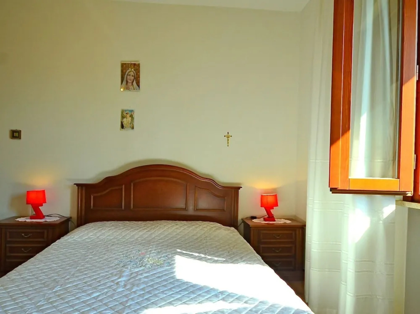 Sunlit Home With Pool