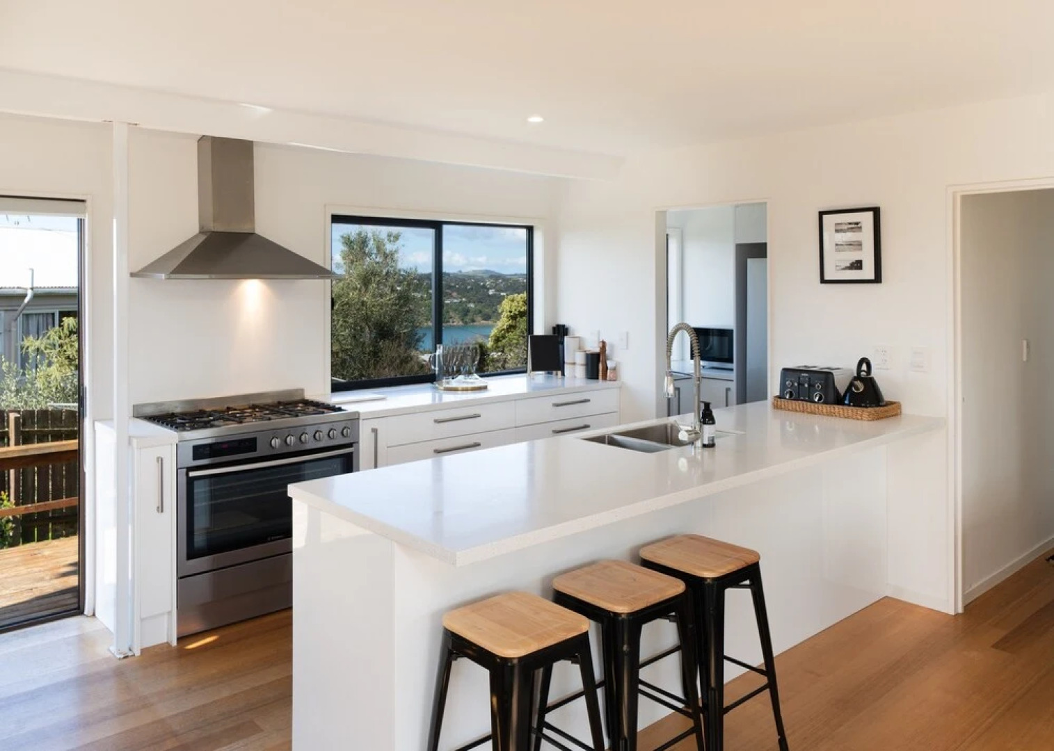 Newly renovated Oneroa beach view house