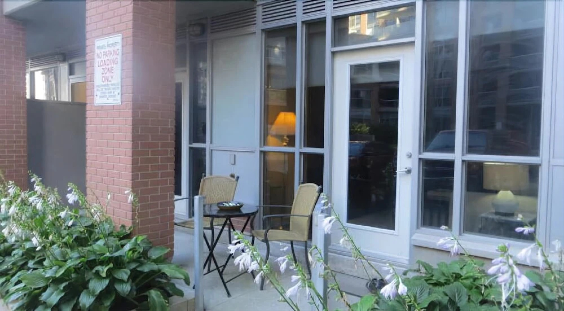 Super Awesome King West Furnished Suite