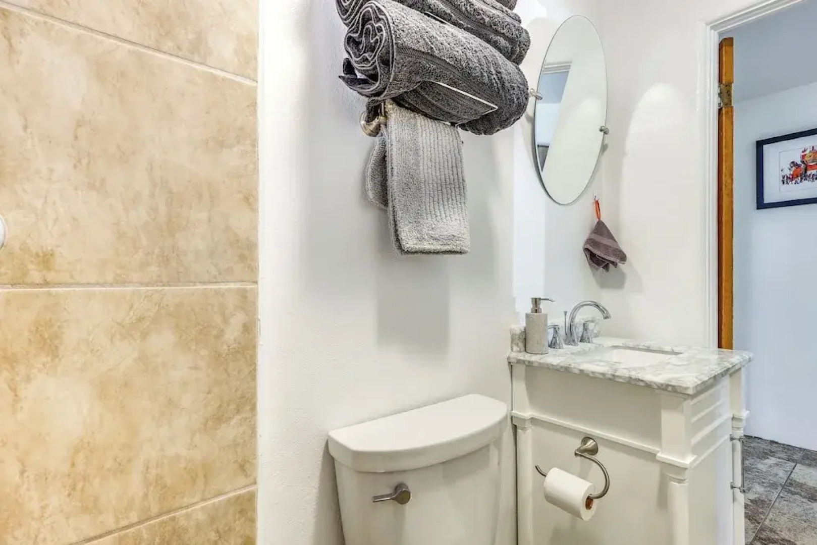 Artsy Studio w/ Patio: 25 Mi to Santa Fe