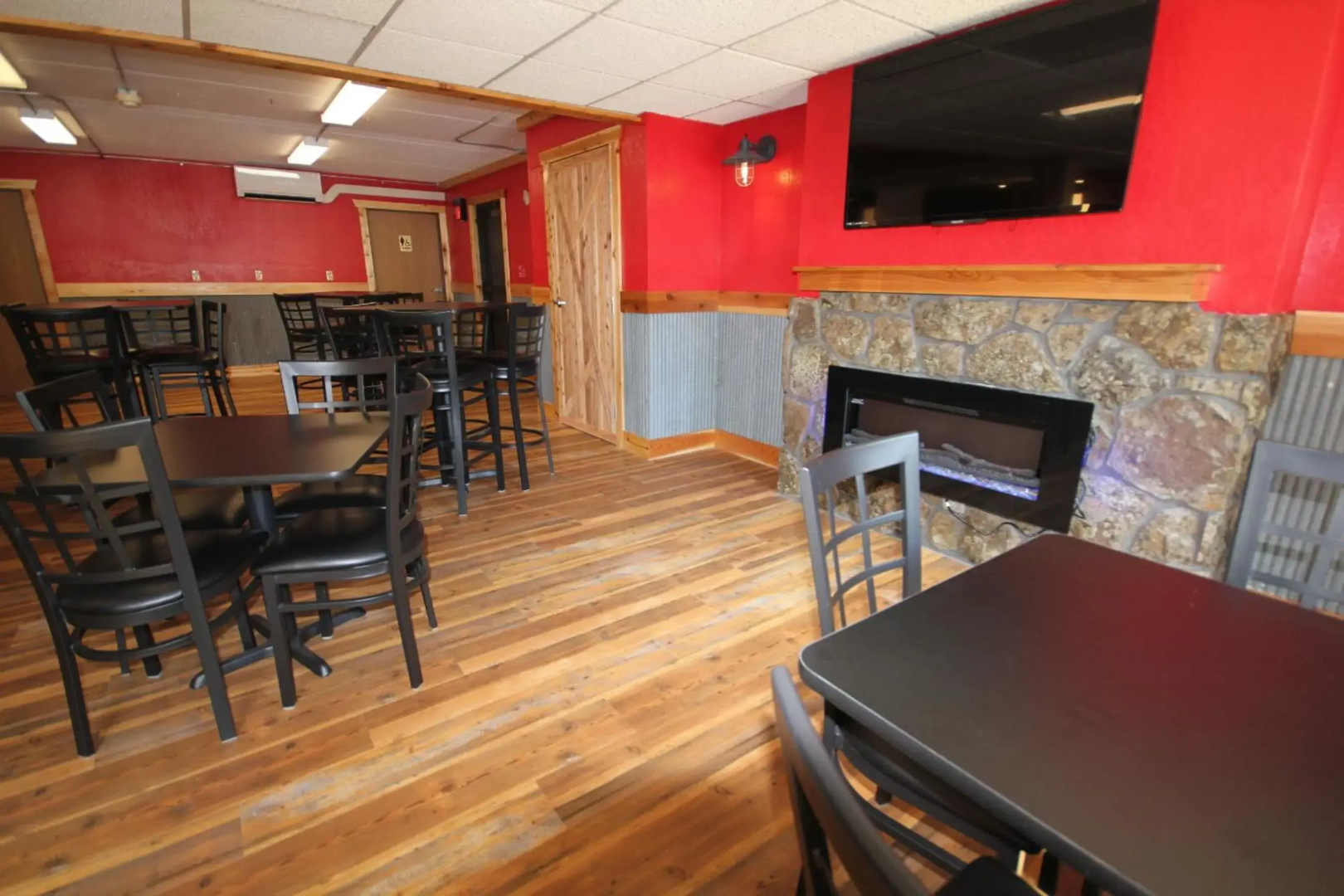 Blackstone Lodge & Suites