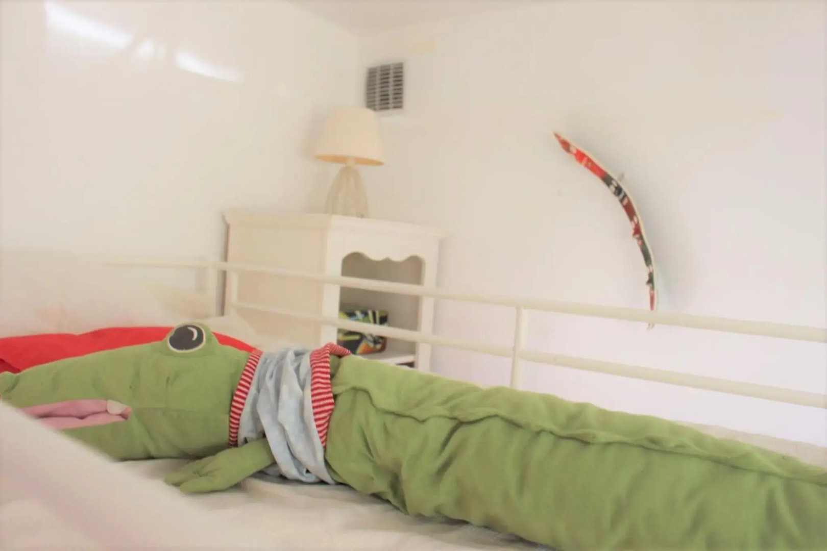 Villa in protected space in front of the sea