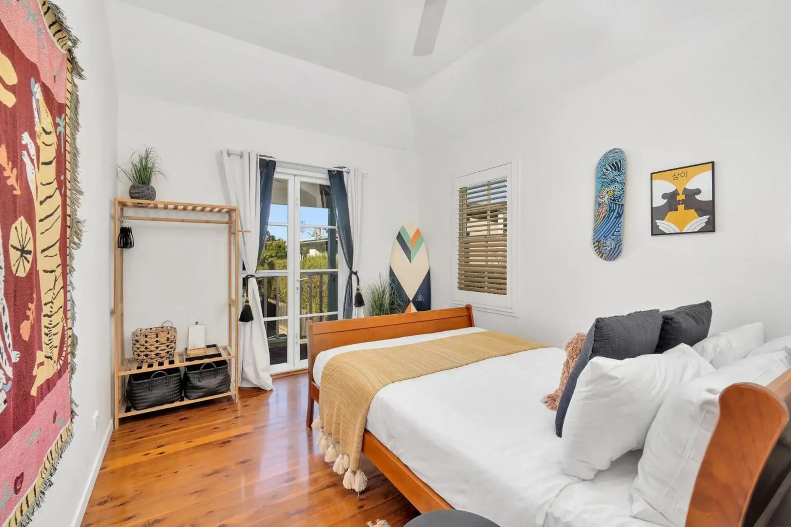 THE GREEN WHALER Hyams Beach 4pm Check Out Sundays except Peak season