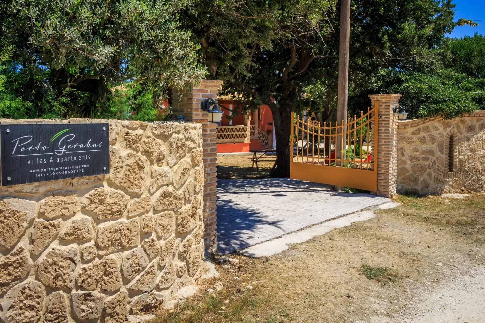 Porto Gerakas Villas & Apartments