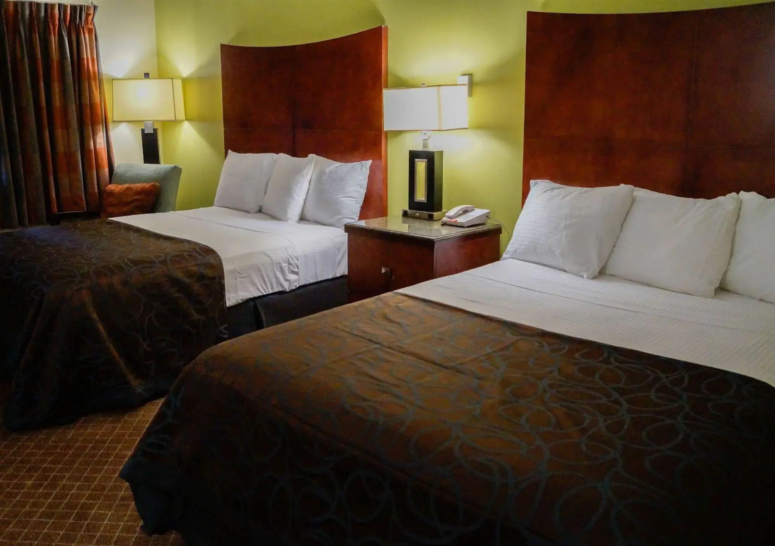 Sullivan Trail Inn & Suites