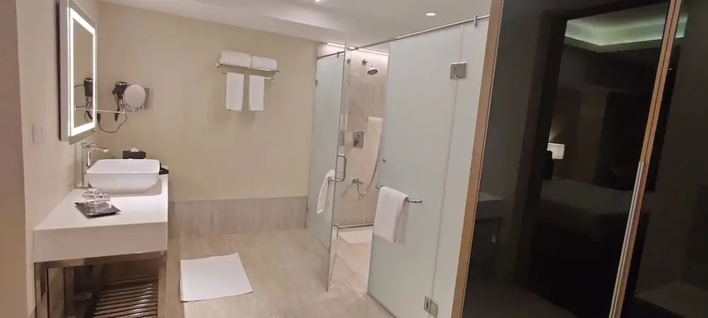 O by Tamara, Trivandrum