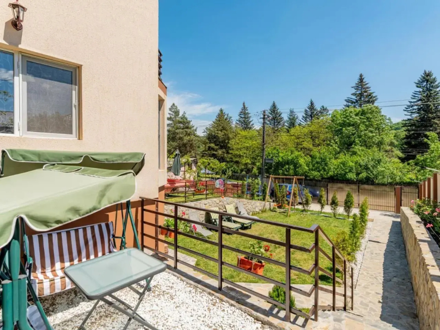 Pensiunile Casuta cu Trandafiri 1