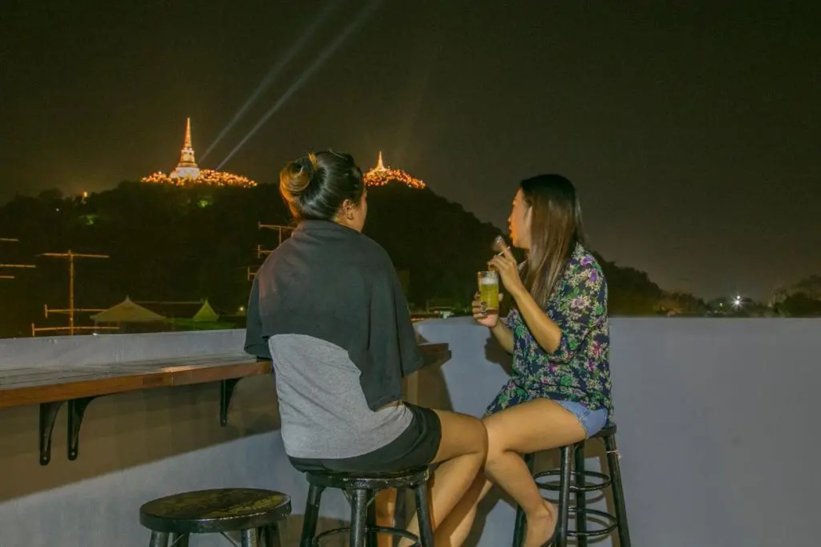 Chedi View Hostel & Rooftop Bar