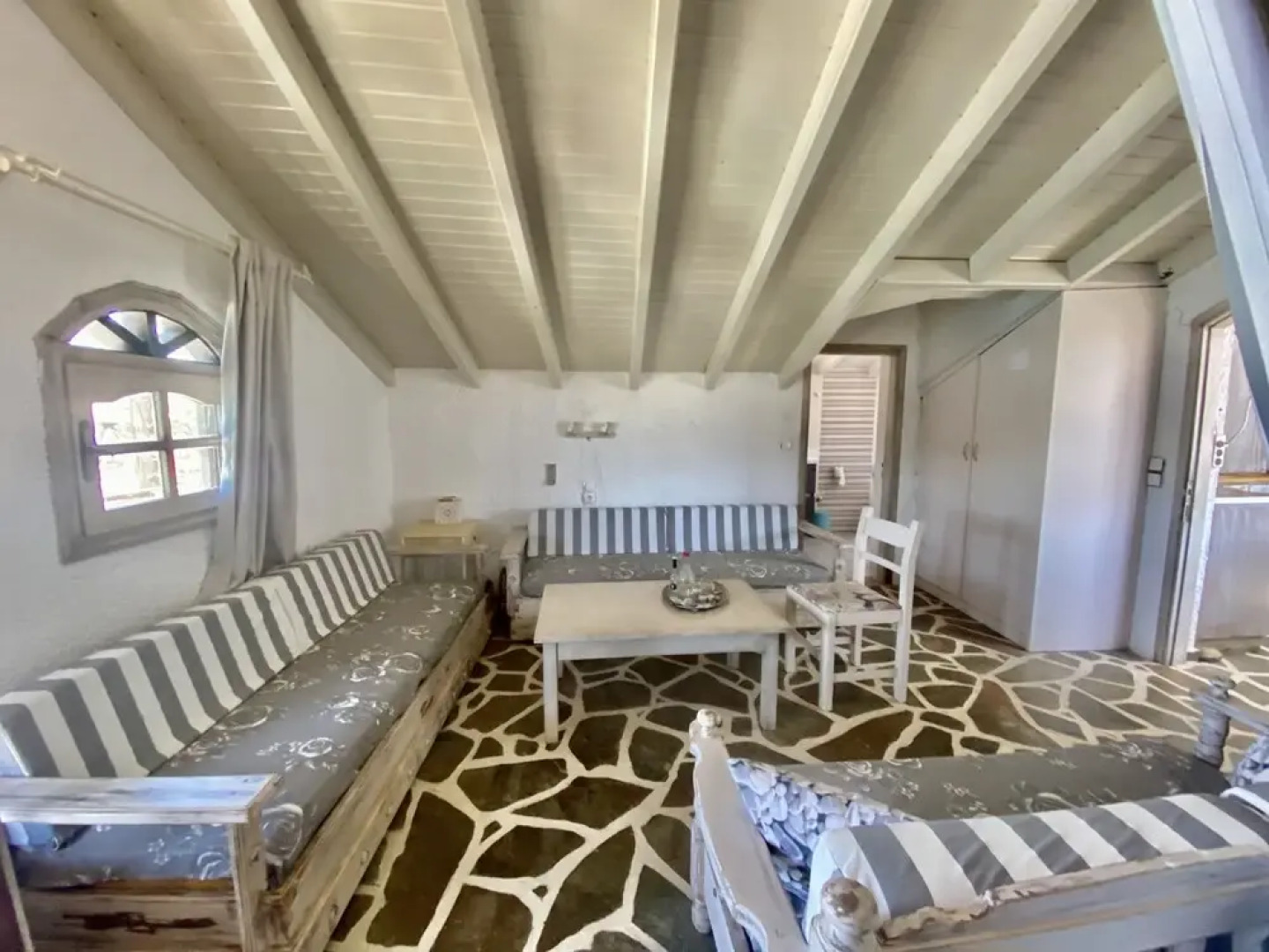 Sybota Seaside Retreat - Chique Marina Loft