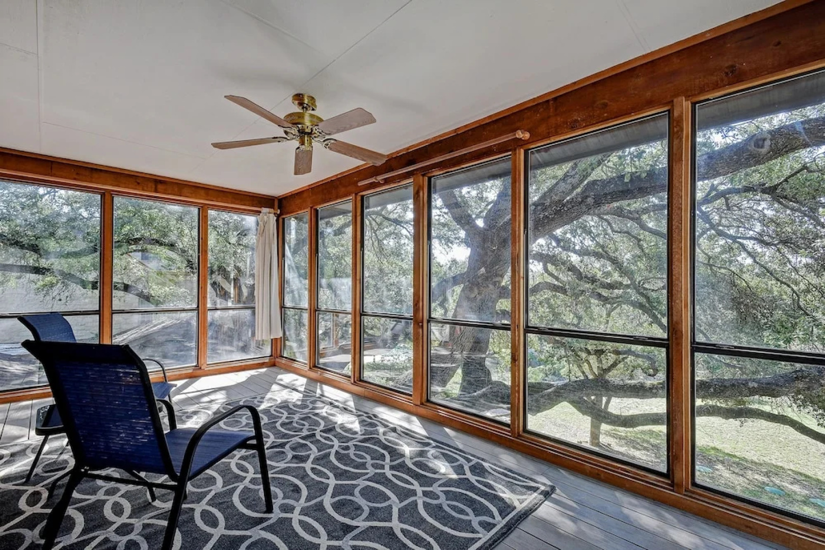 6107 Hudson Bend Rd Home