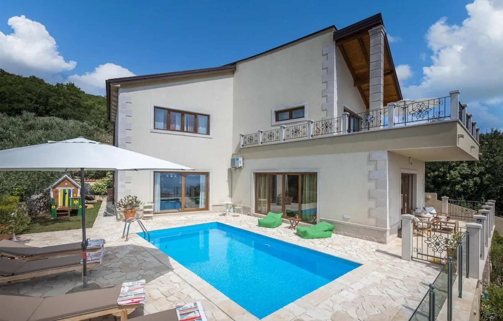 Stunning Home in Kostrena With Sauna, Wifi and 4 Bedrooms