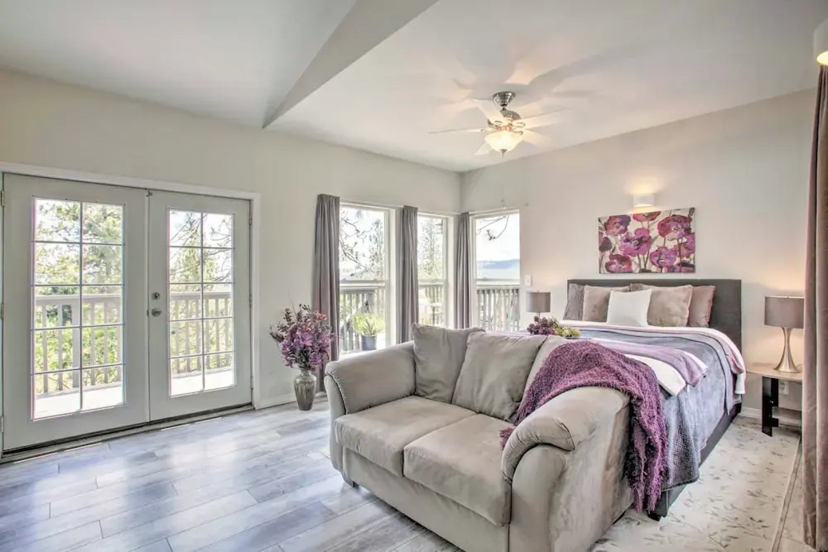 Nine Mile Falls Hideaway: Scenic Retreat on River