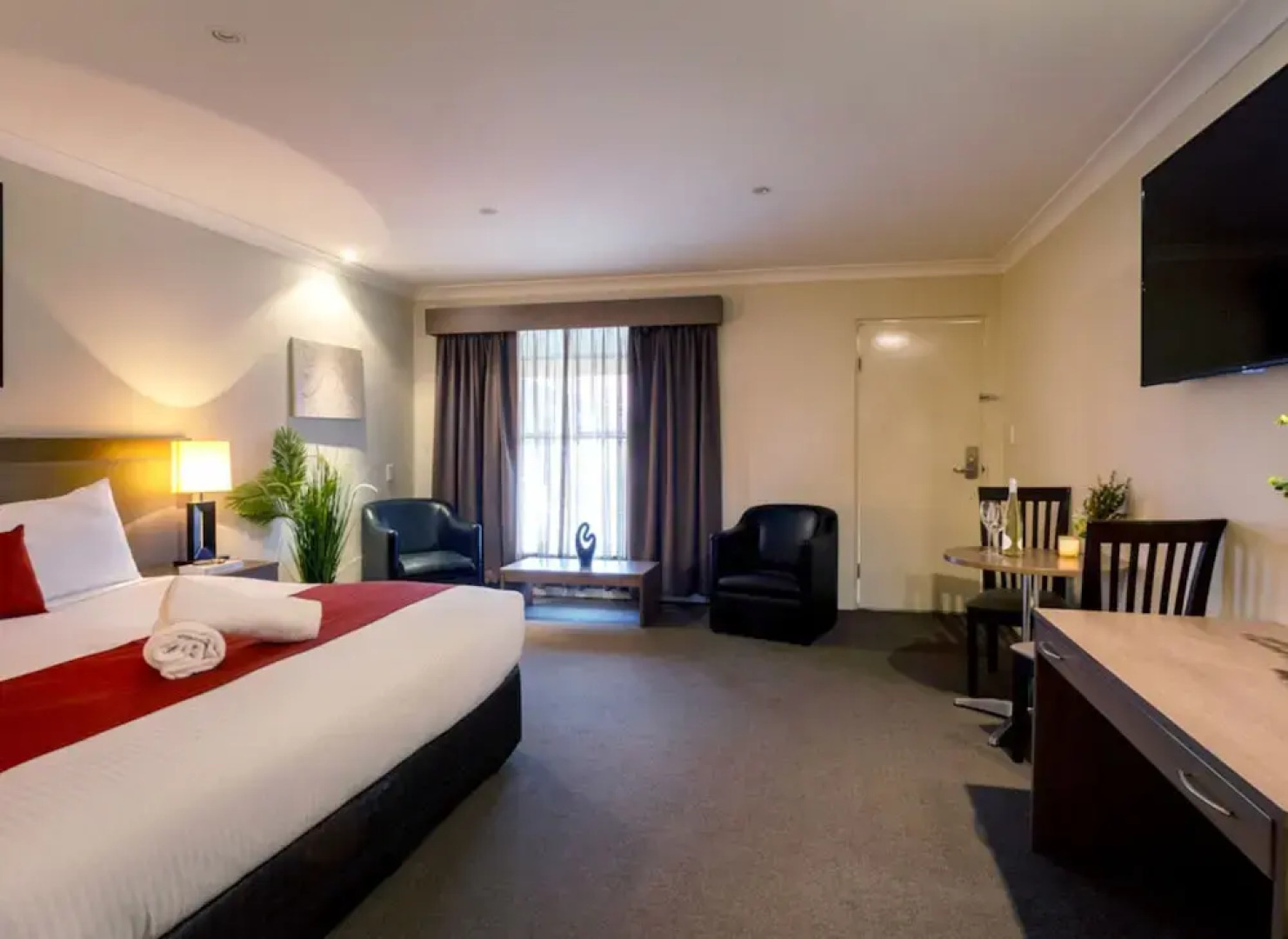 Parkes International Motor Inn